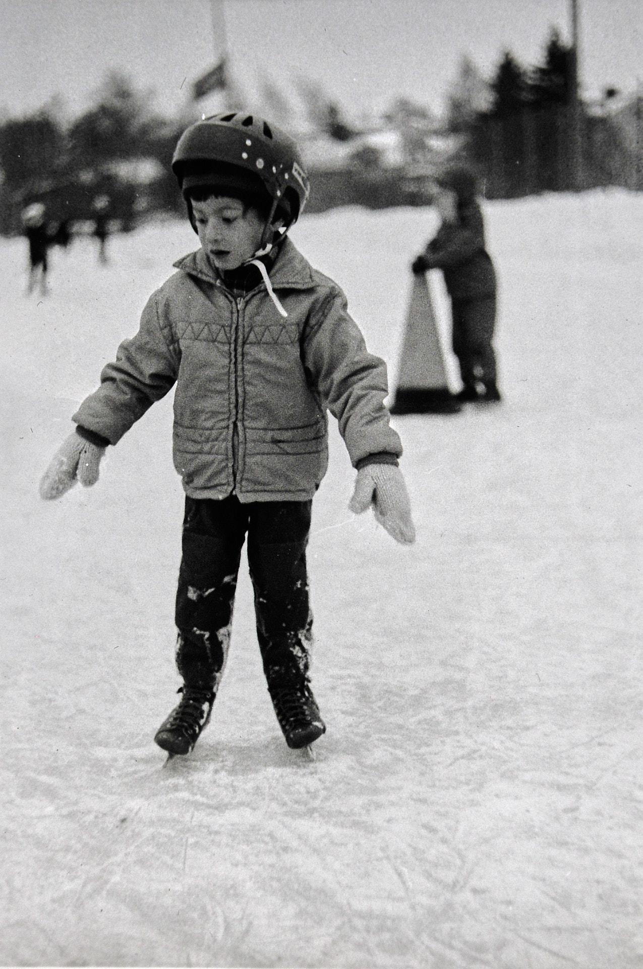 Fjärde gången på skridskor. Bromstens IP 1970.