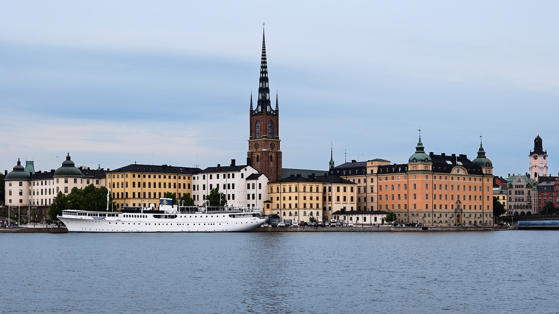 Riddarholmen sett från Söder Mälarstrand.